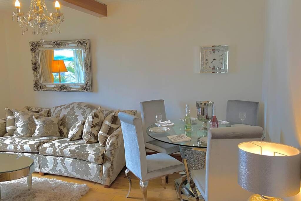 Beautiful Sea View 2 Bed Home ポート・グラスゴー エクステリア 写真